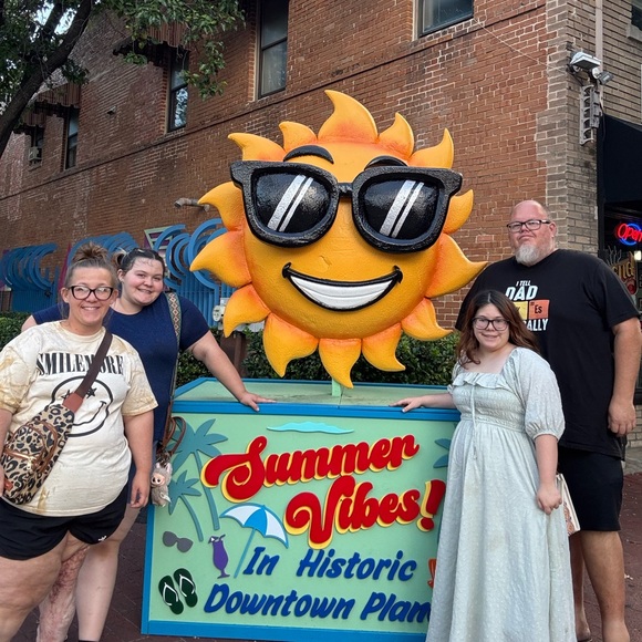 Meet your Posher, Dee - Picture 5 of 8